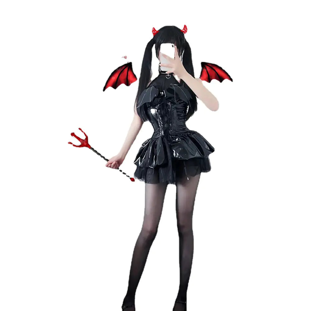 Accentuating Waist Witch Outfit