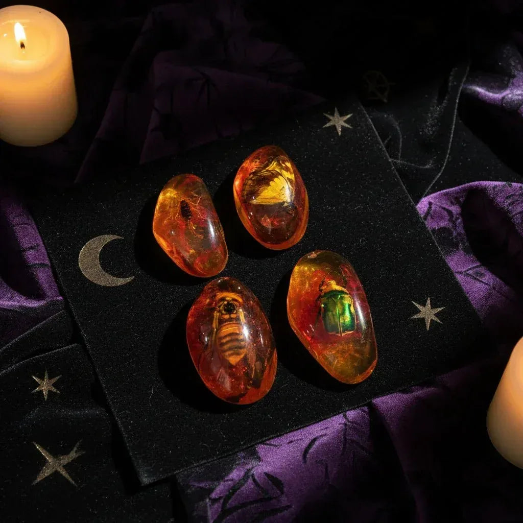 Glow Amber Insect Pendant - Sorceress Sanctuary Kim Po-color mixing