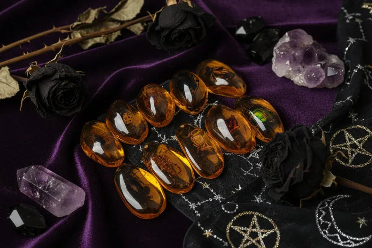 Glow Amber Insect Pendant - Sorceress Sanctuary Kim Po-color mixing