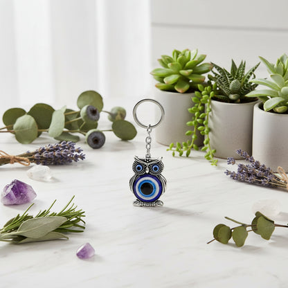 Keychain with owl design and blue eye detail on a white background