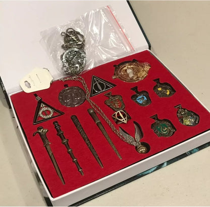 Harry Potter Wand & Keychain Box Set